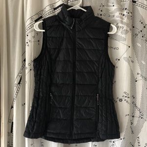 black, light, puffer vest!!